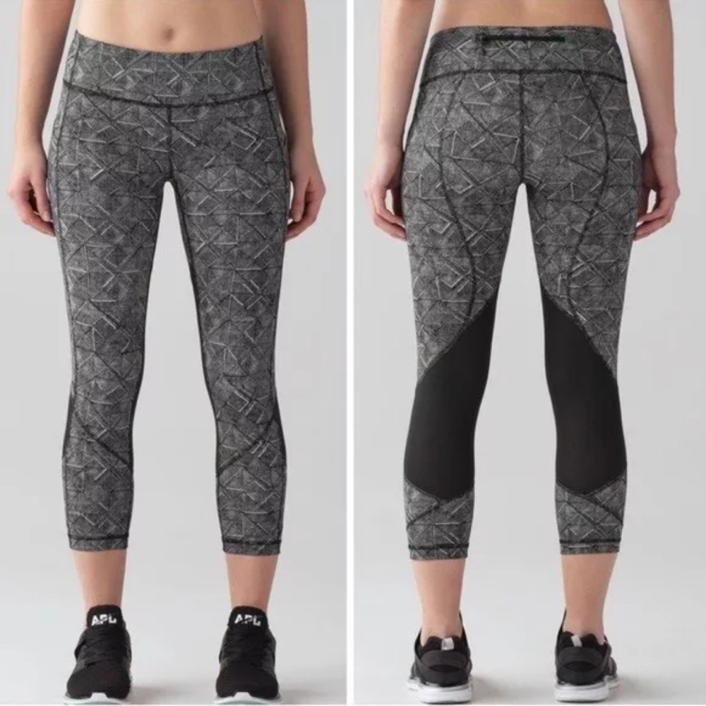 Sz 8 Lululemon Pace Rival 22” outside pockets alpine black white